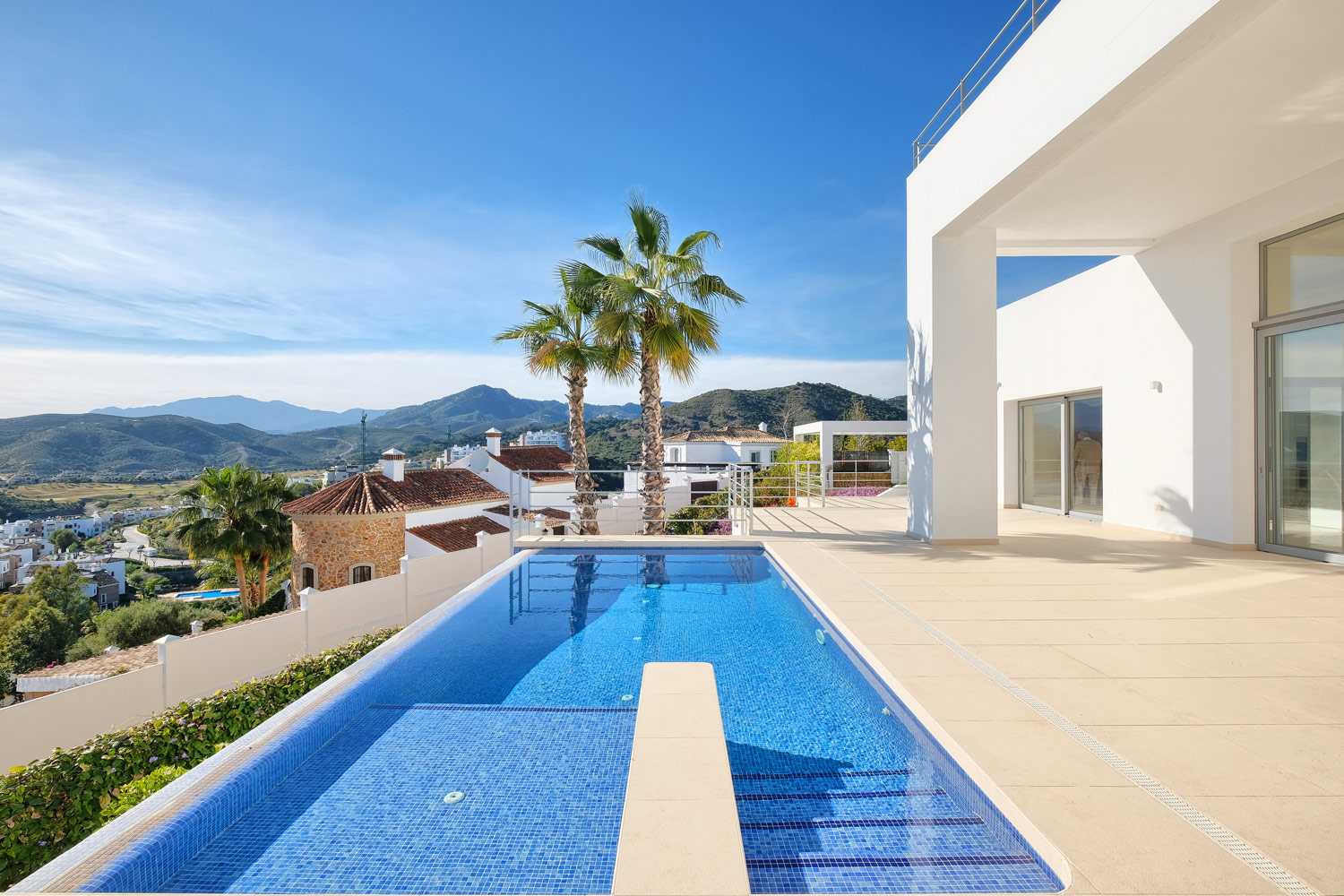 Villa zum verkauf in Los Arqueros-Puerto del Almendro (Benahavís)