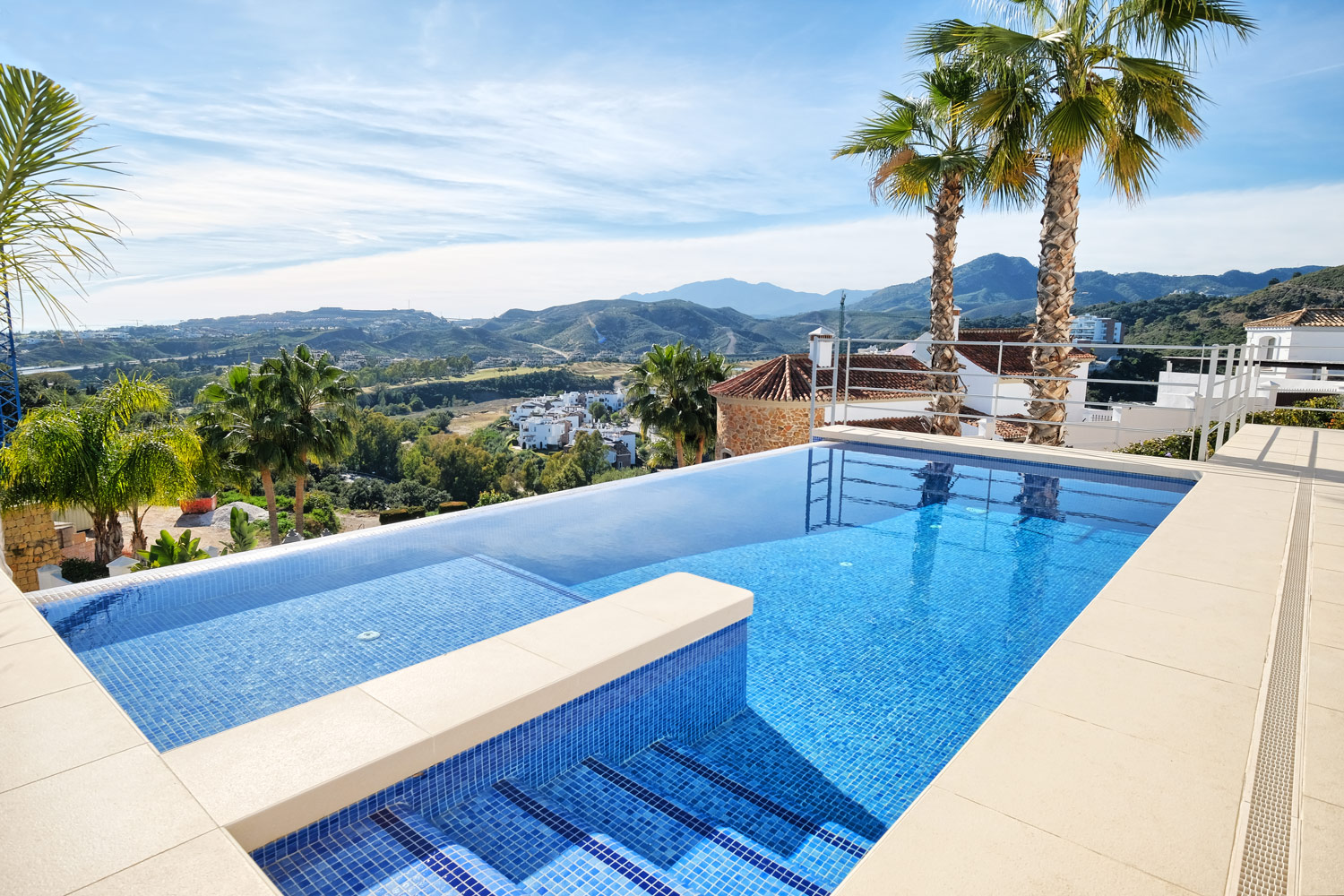 Villa zum verkauf in Los Arqueros-Puerto del Almendro (Benahavís)
