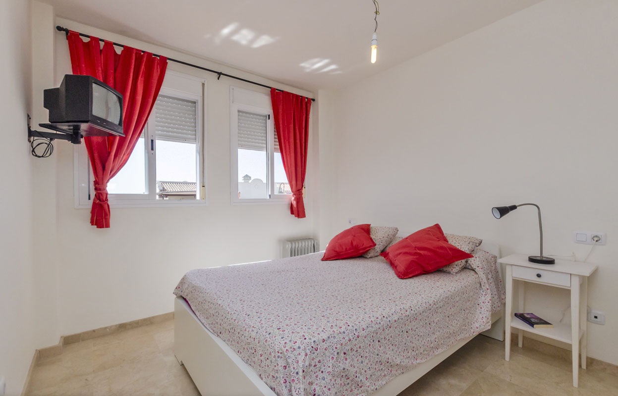 Penthouse à vendre dans le quartier de Puerto de la Duquesa, Manilva- Costa del Sol.