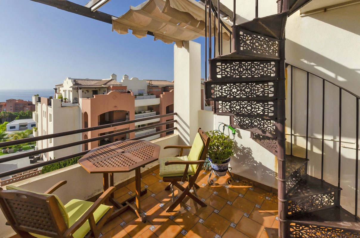 Penthouse à vendre dans le quartier de Puerto de la Duquesa, Manilva- Costa del Sol.