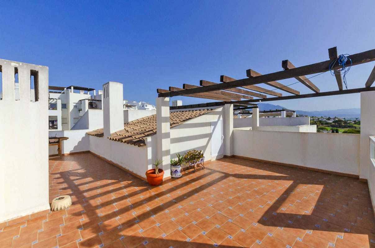 Penthouse à vendre dans le quartier de Puerto de la Duquesa, Manilva- Costa del Sol.