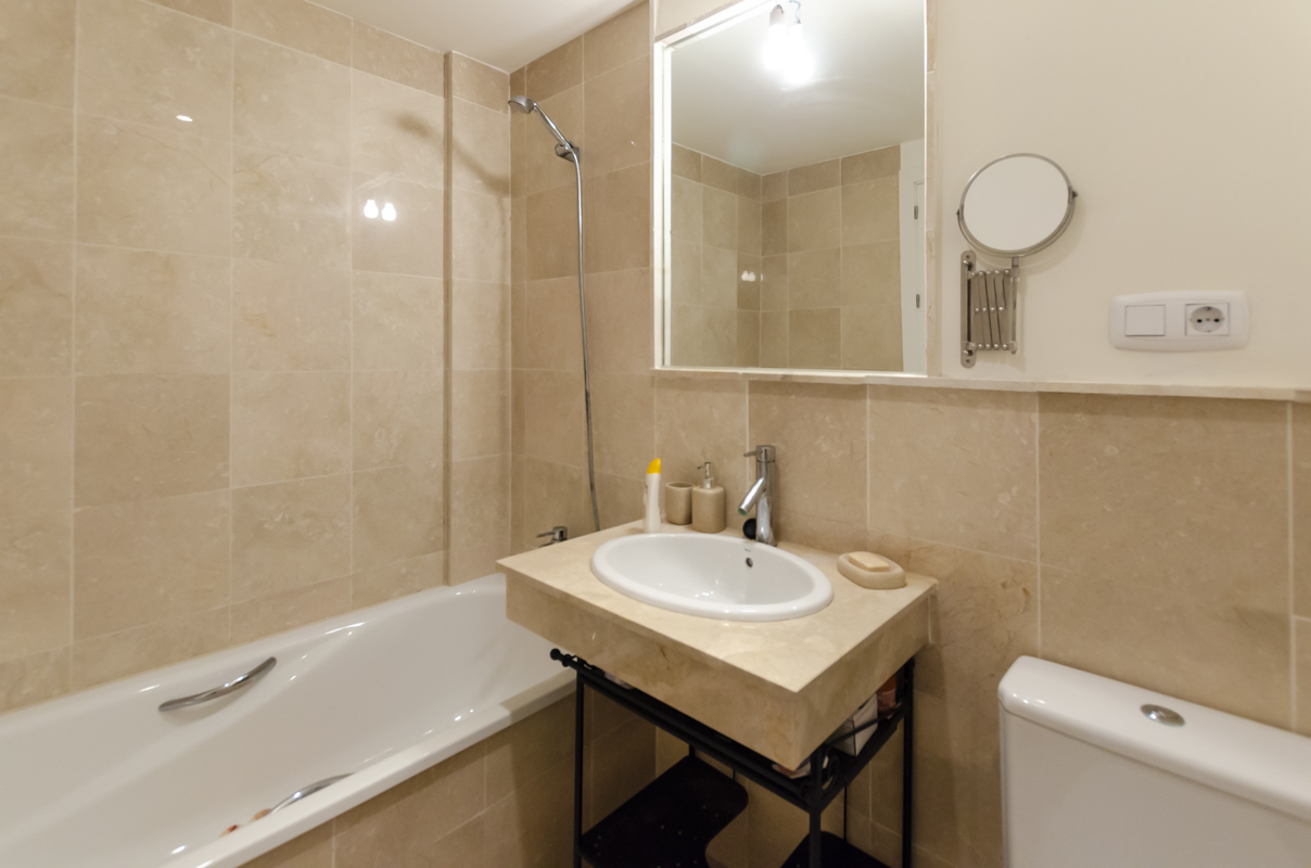 Penthouse à vendre dans le quartier de Puerto de la Duquesa, Manilva- Costa del Sol.
