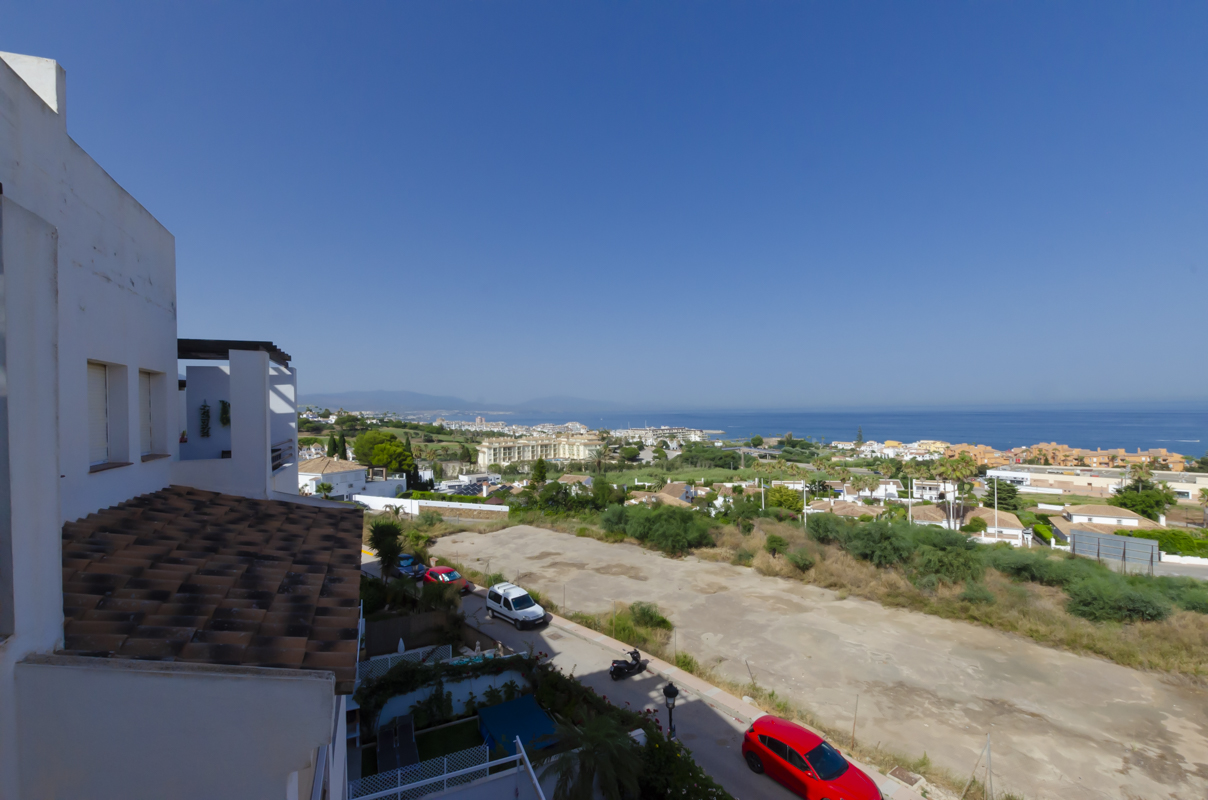 Penthouse à vendre dans le quartier de Puerto de la Duquesa, Manilva- Costa del Sol.