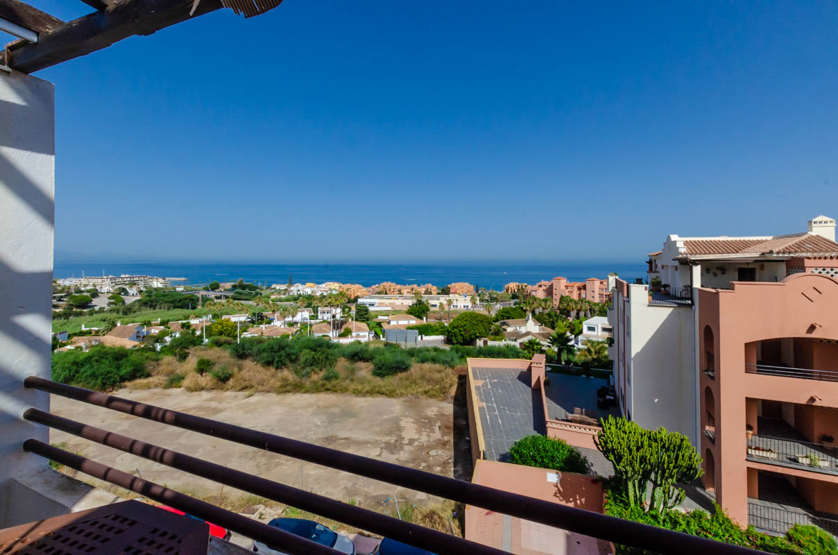 Penthouse te koop in de wijk Puerto de la Duquesa, Manilva-Costa del Sol.