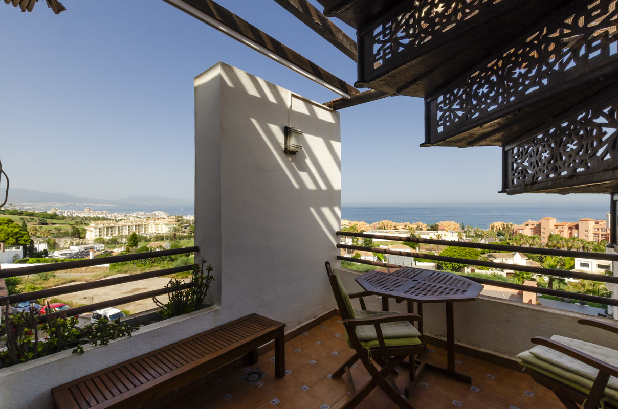 Penthouse à vendre dans le quartier de Puerto de la Duquesa, Manilva- Costa del Sol.