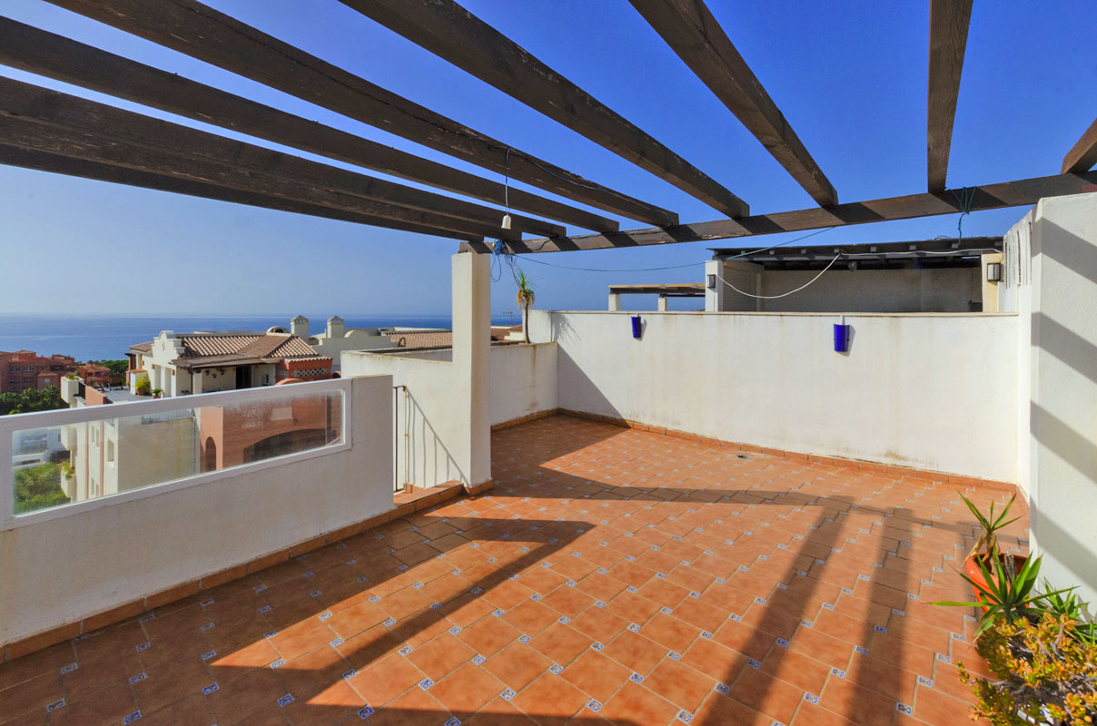Penthouse à vendre dans le quartier de Puerto de la Duquesa, Manilva- Costa del Sol.