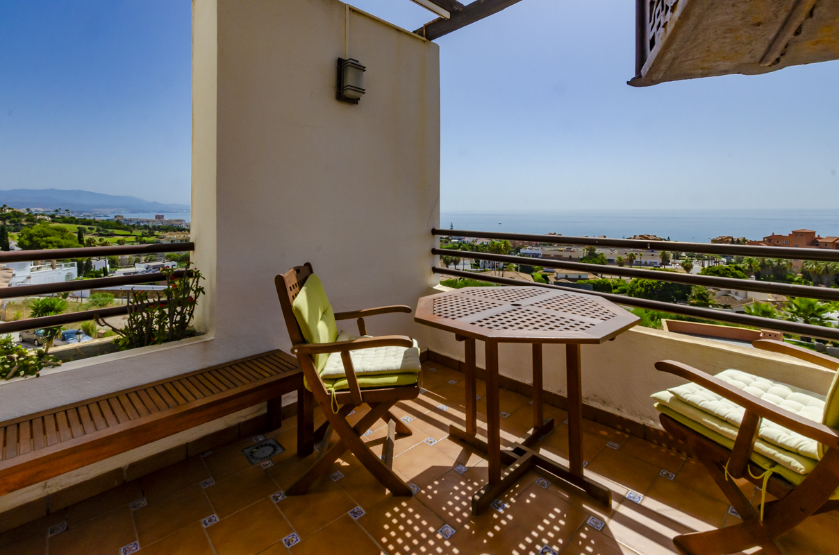Penthouse à vendre dans le quartier de Puerto de la Duquesa, Manilva- Costa del Sol.