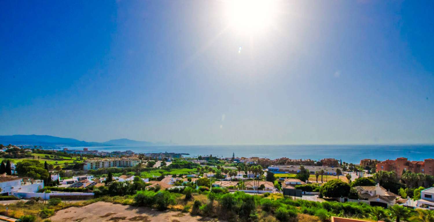Penthouse te koop in de wijk Puerto de la Duquesa, Manilva-Costa del Sol.