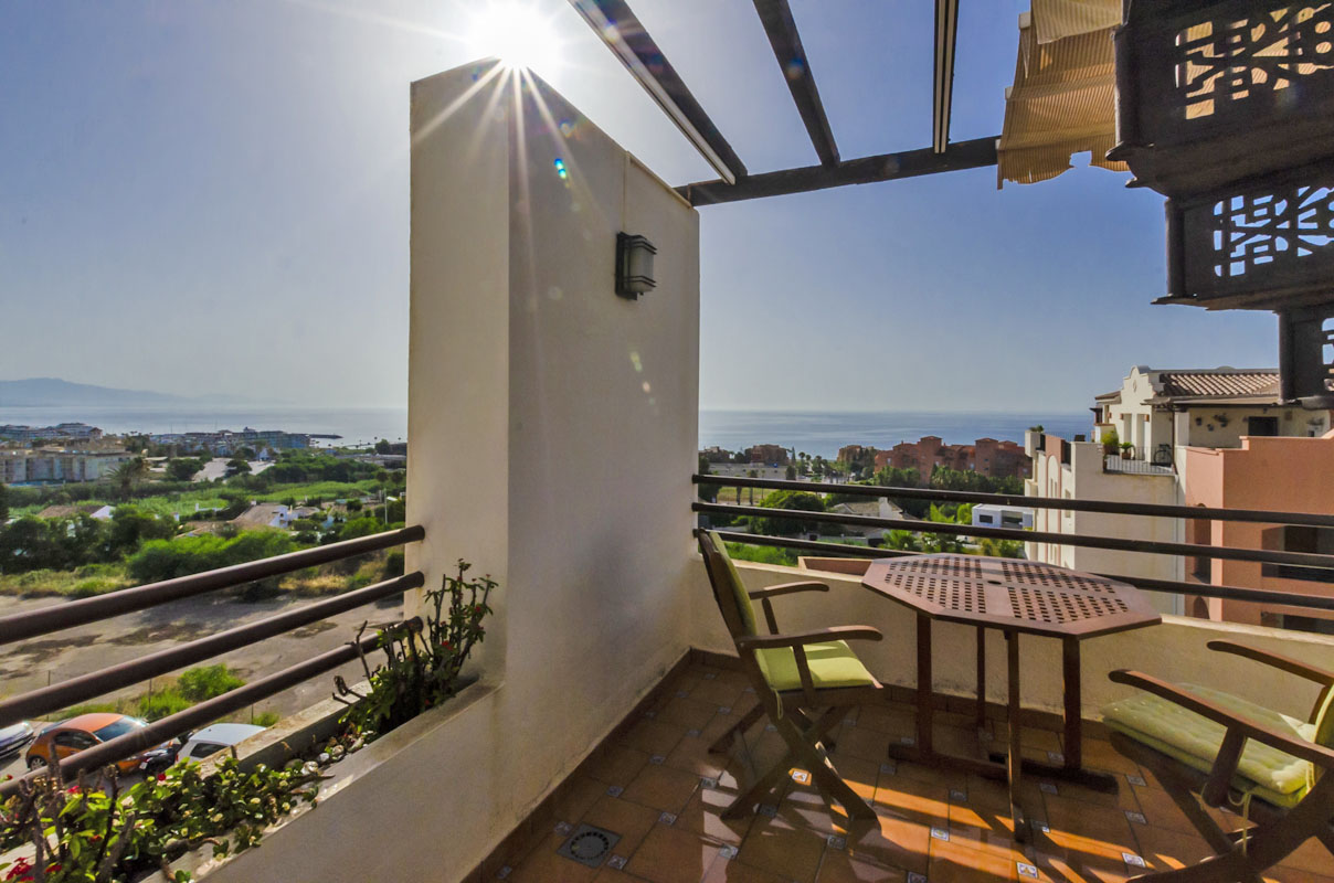 Penthouse à vendre dans le quartier de Puerto de la Duquesa, Manilva- Costa del Sol.