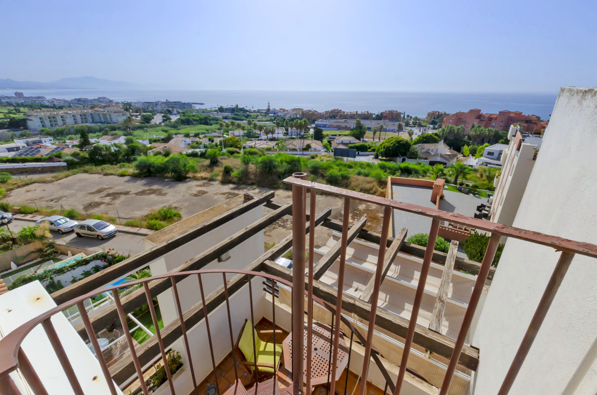 Penthouse à vendre dans le quartier de Puerto de la Duquesa, Manilva- Costa del Sol.