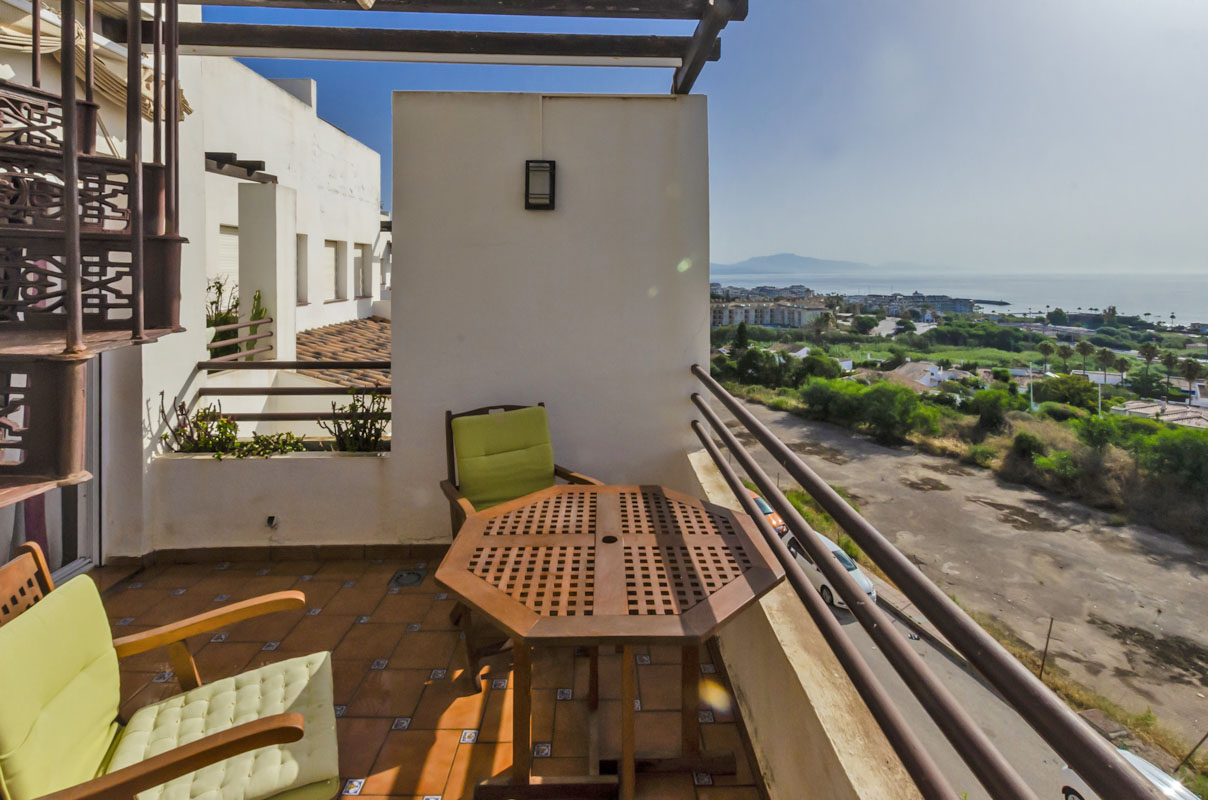 Penthouse à vendre dans le quartier de Puerto de la Duquesa, Manilva- Costa del Sol.