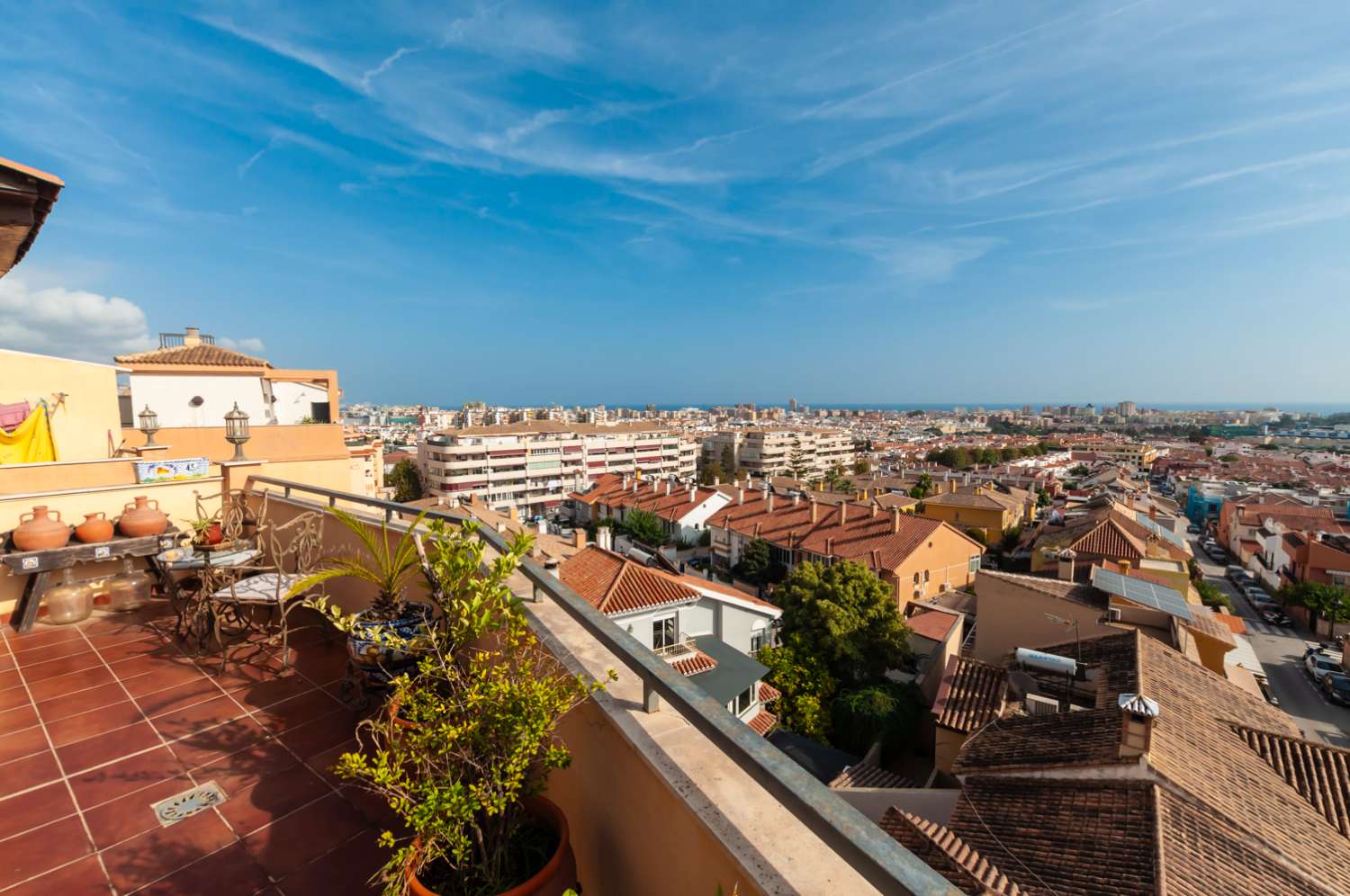 Penthouse zum Verkauf in Las Lagunas Mijas Costa. Terrasse mit Panoramablick!