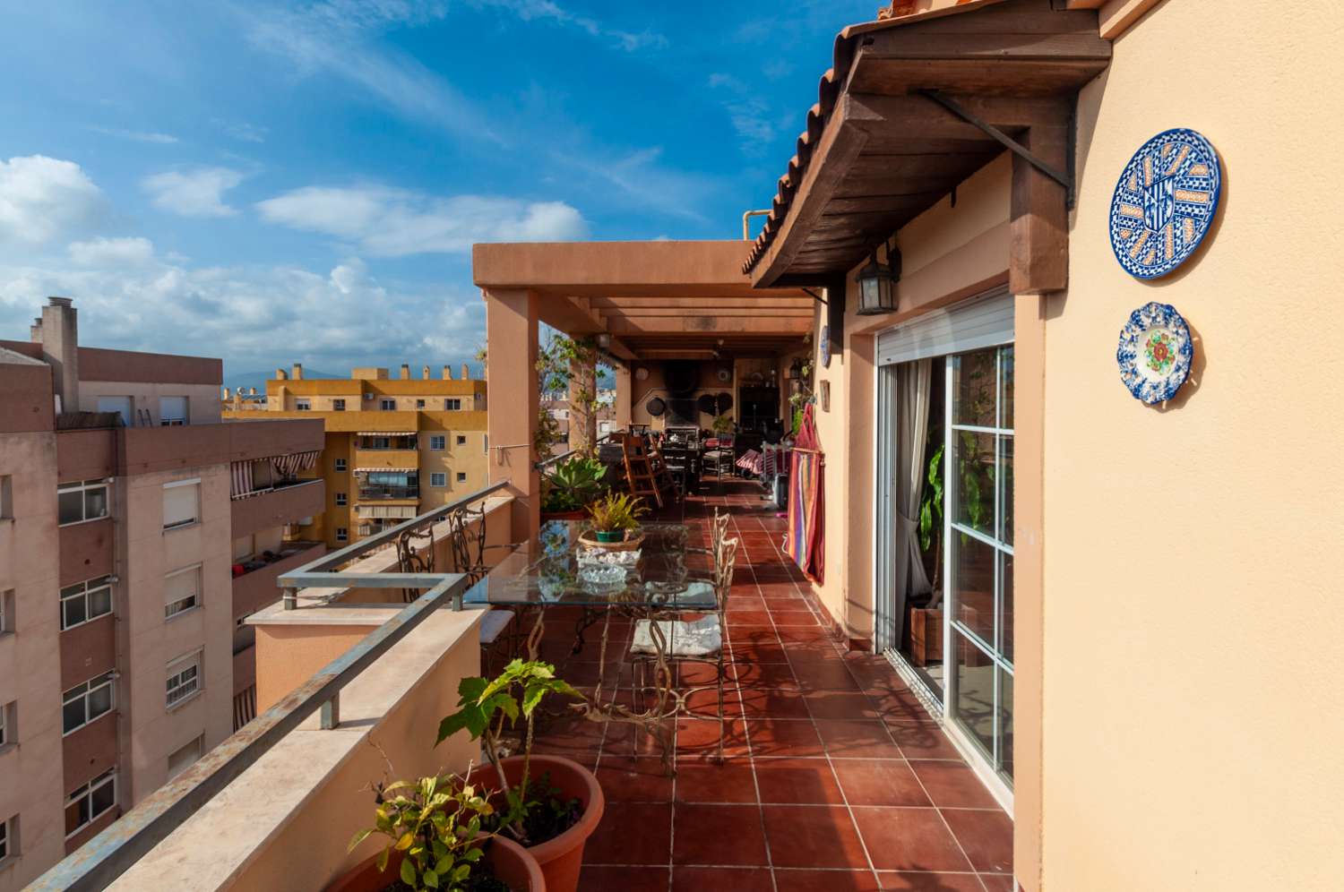 Penthouse zum Verkauf in Las Lagunas Mijas Costa. Terrasse mit Panoramablick!