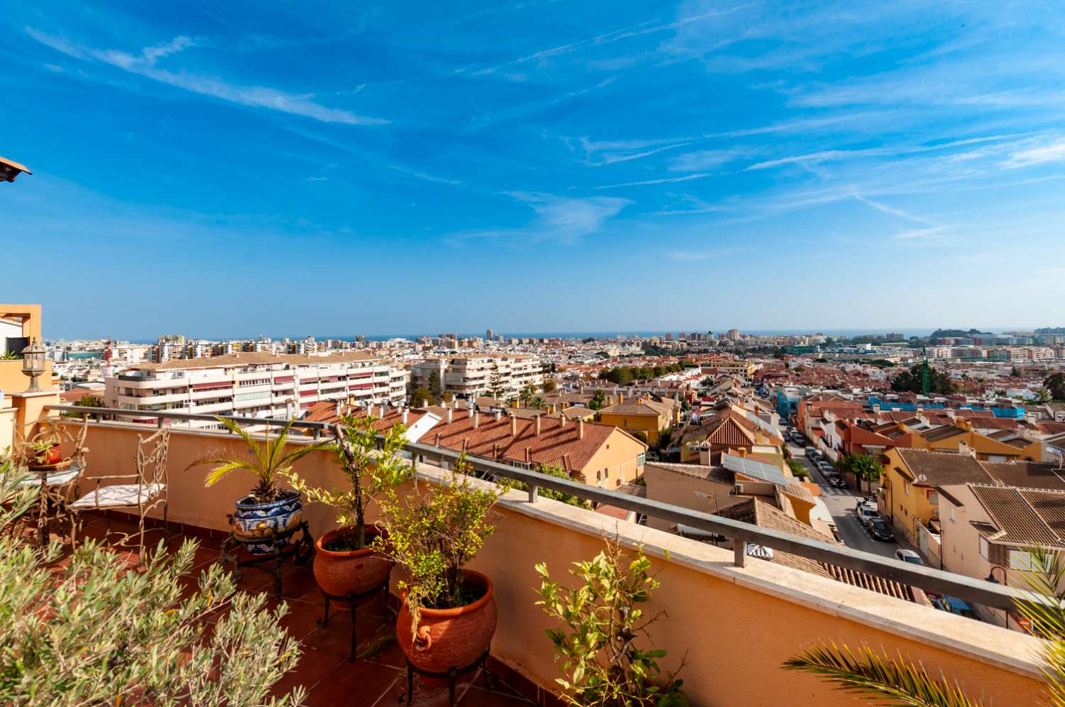 Penthouse zum Verkauf in Las Lagunas Mijas Costa. Terrasse mit Panoramablick!