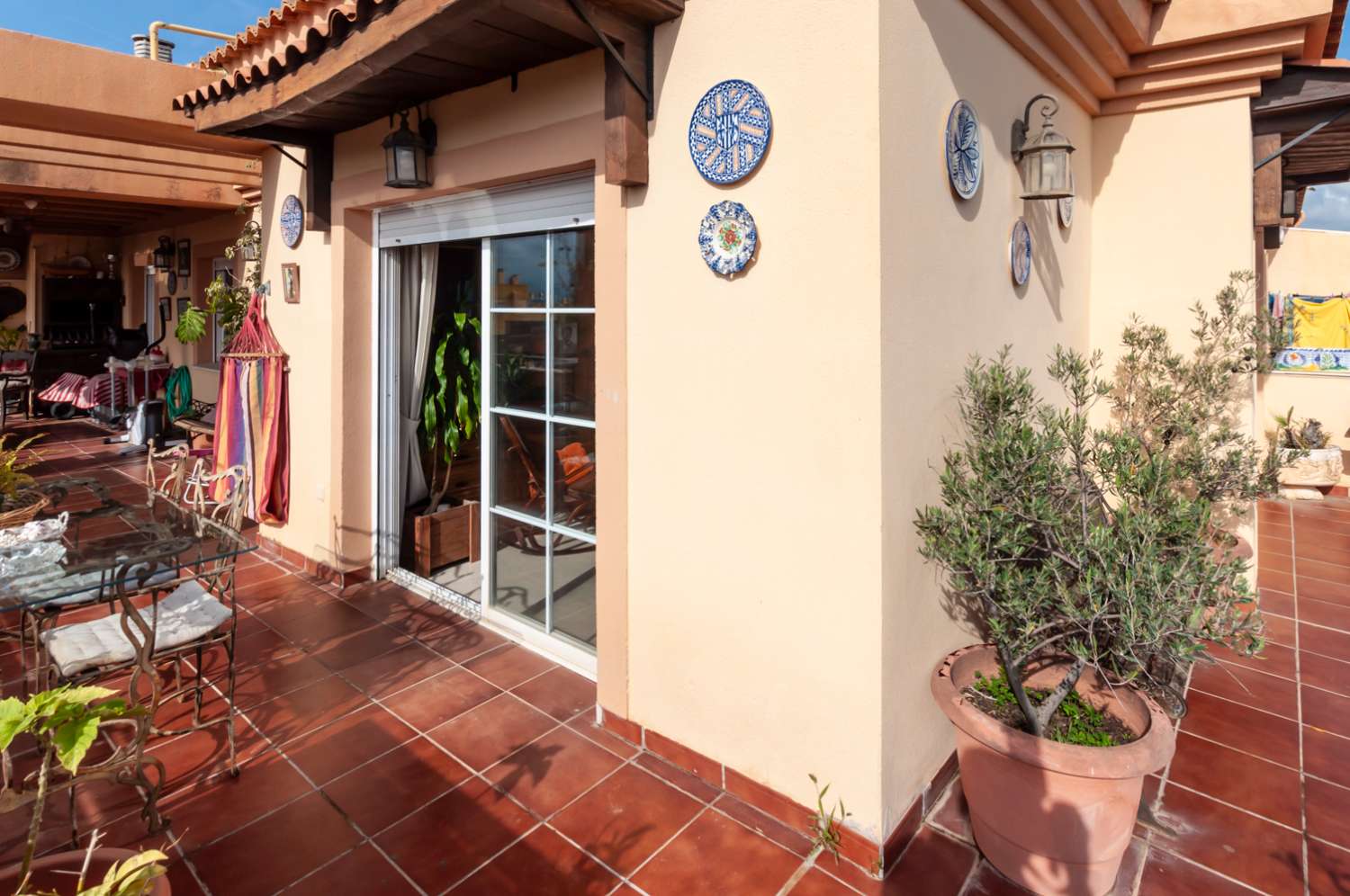 Penthouse zum Verkauf in Las Lagunas Mijas Costa. Terrasse mit Panoramablick!