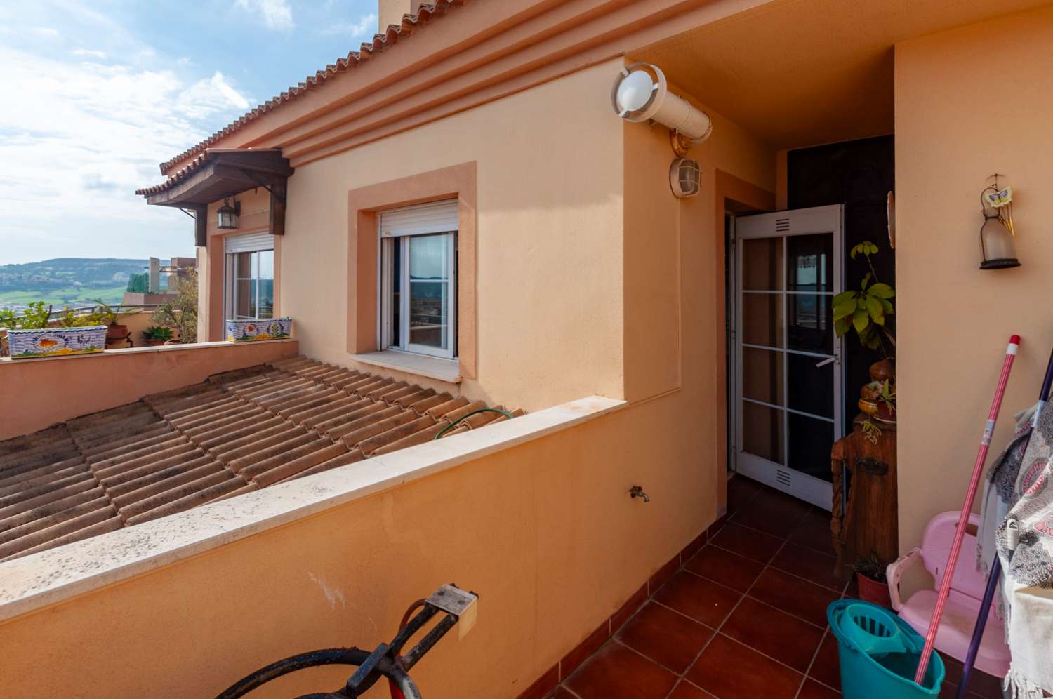 Penthouse zum Verkauf in Las Lagunas Mijas Costa. Terrasse mit Panoramablick!