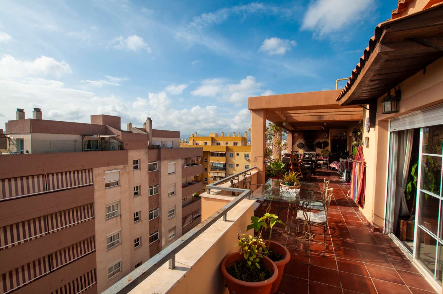 Penthouse zum Verkauf in Las Lagunas Mijas Costa. Terrasse mit Panoramablick!