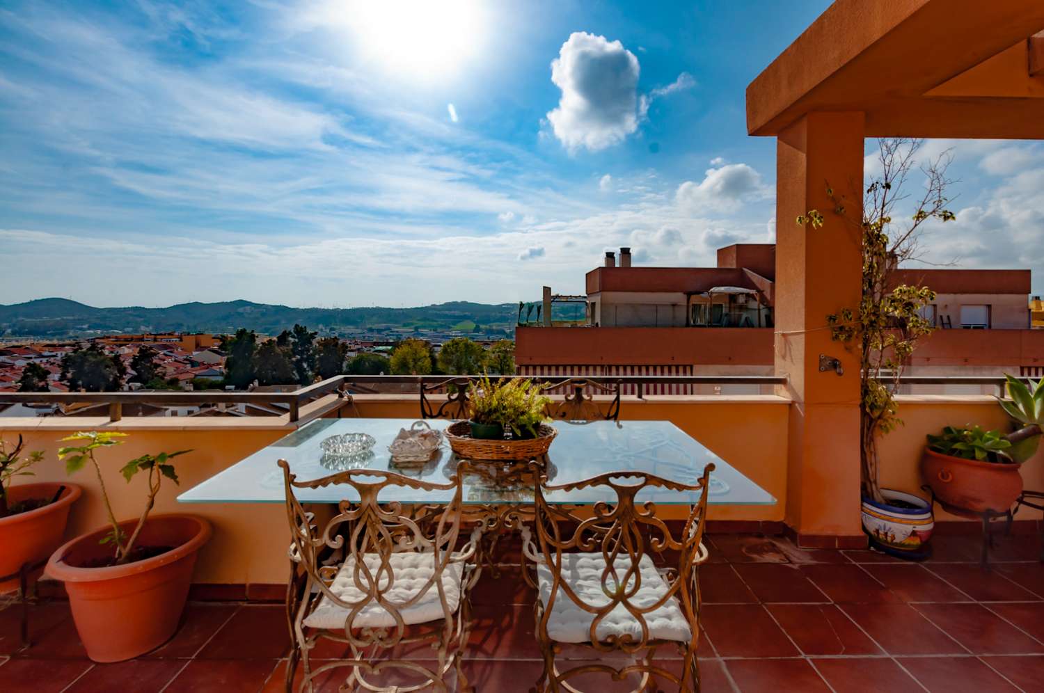 Penthouse zum Verkauf in Las Lagunas Mijas Costa. Terrasse mit Panoramablick!