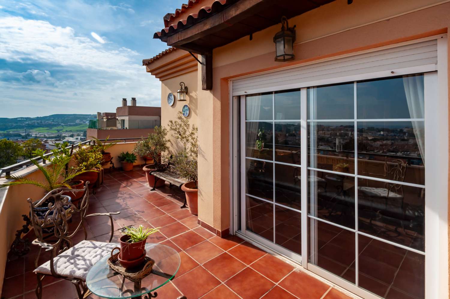 Penthouse zum Verkauf in Las Lagunas Mijas Costa. Terrasse mit Panoramablick!