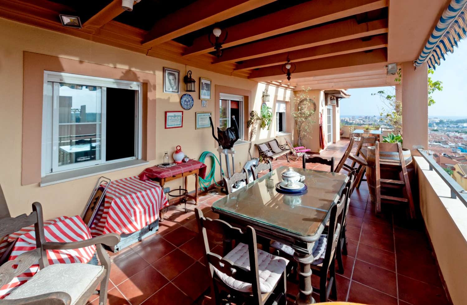 Penthouse zum Verkauf in Las Lagunas Mijas Costa. Terrasse mit Panoramablick!