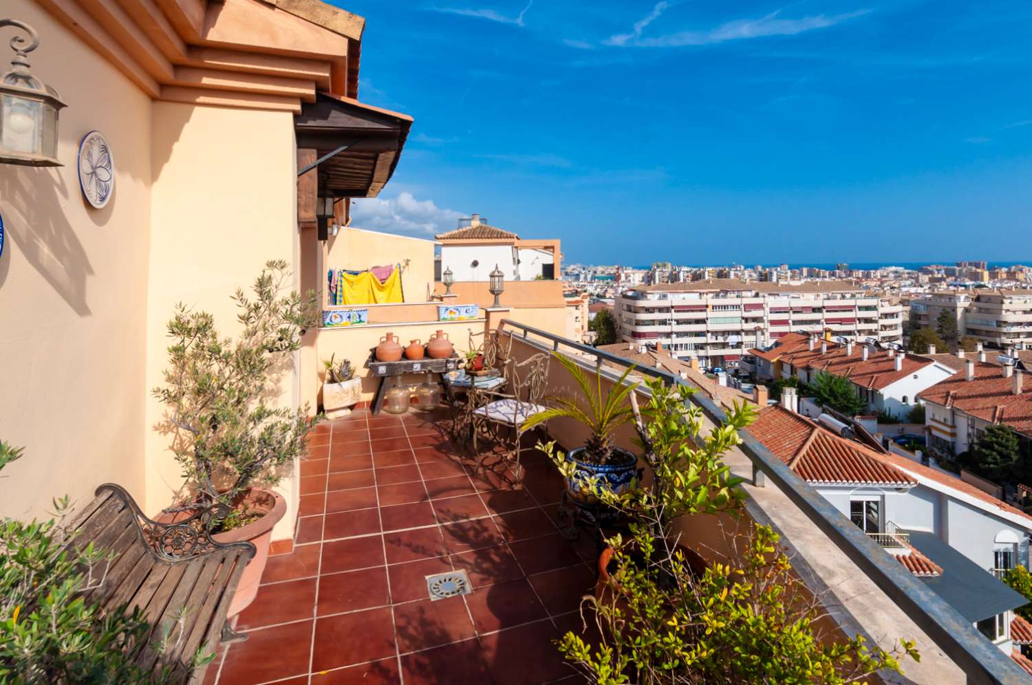 Penthouse zum Verkauf in Las Lagunas Mijas Costa. Terrasse mit Panoramablick!