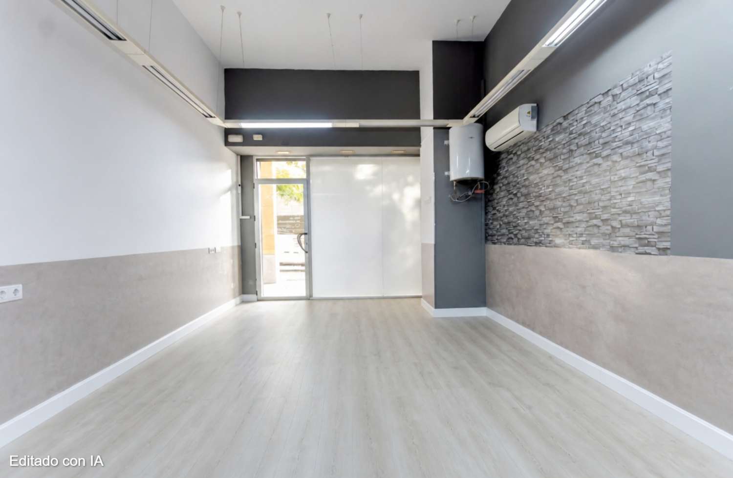 Local for sale in Cortijo Alto-Hipercor-Malaga