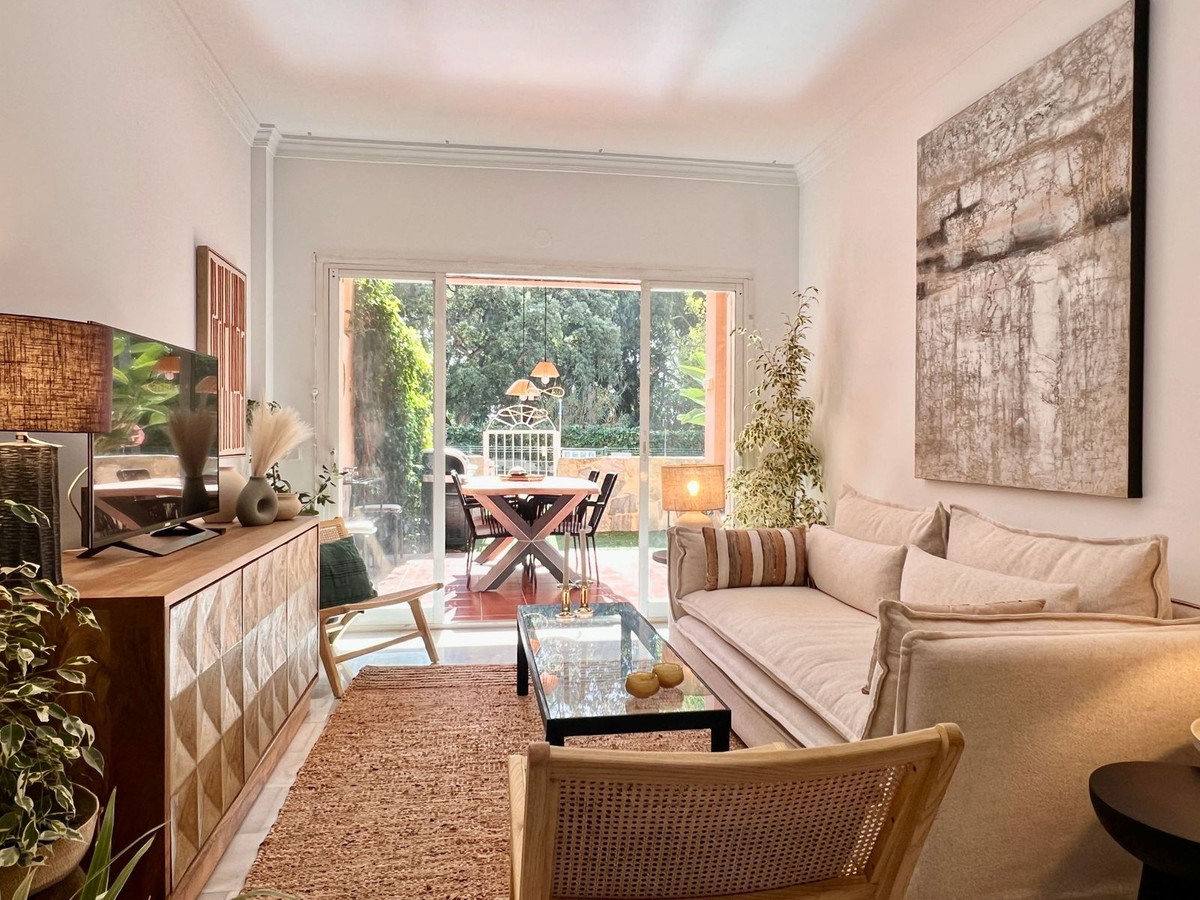 Wohnung zum Verkauf in Carib Playa, Elviria, Marbella