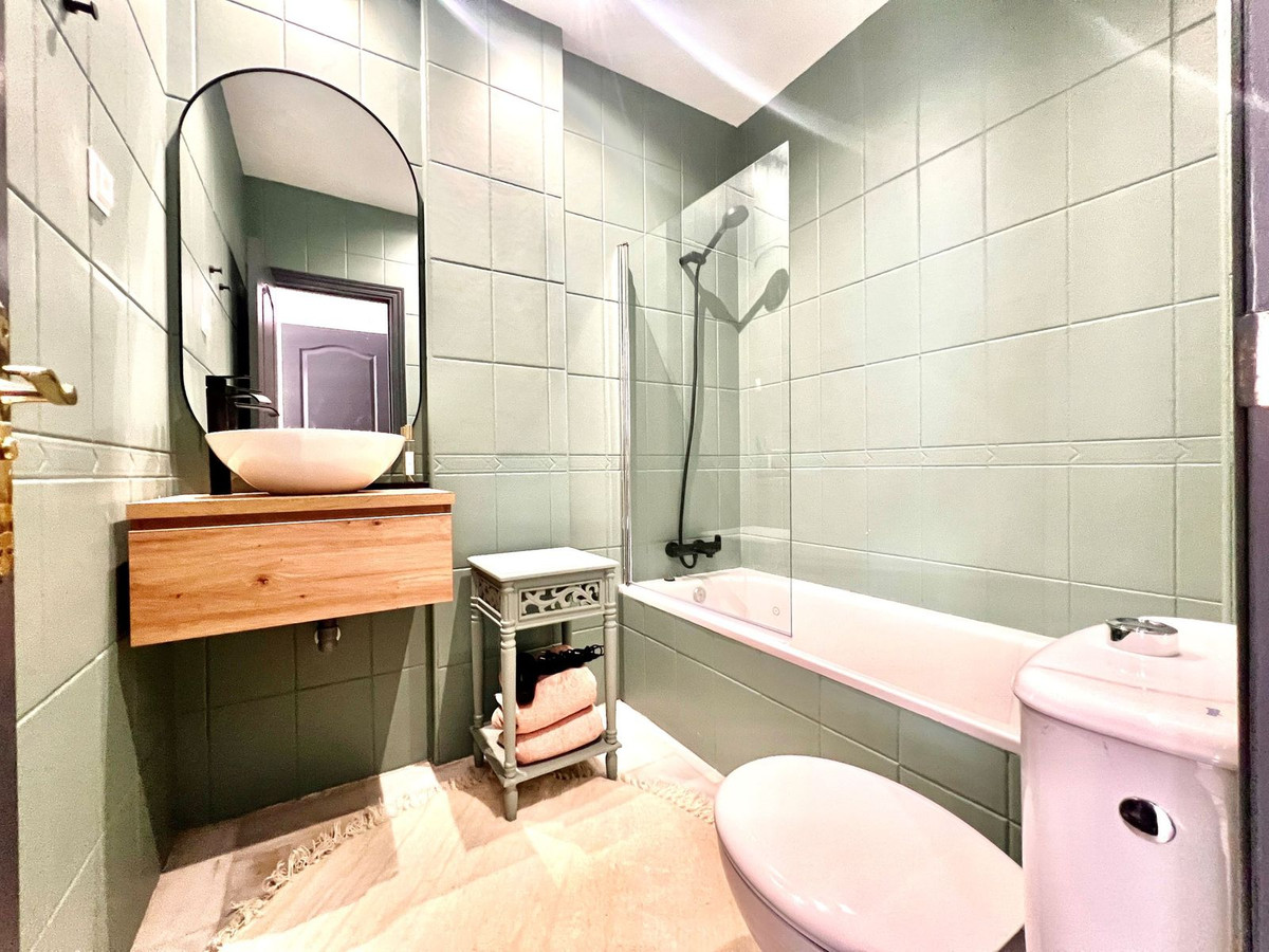 Wohnung zum Verkauf in Carib Playa, Elviria, Marbella