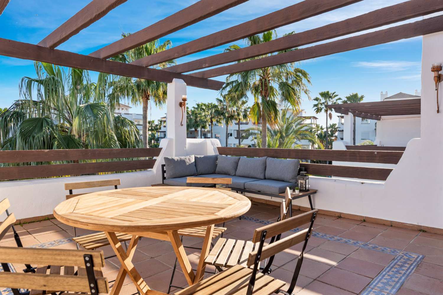 APARTAMENTO DE 2 DORMITORIOS EN SELWO HILLS, ESTEPONA