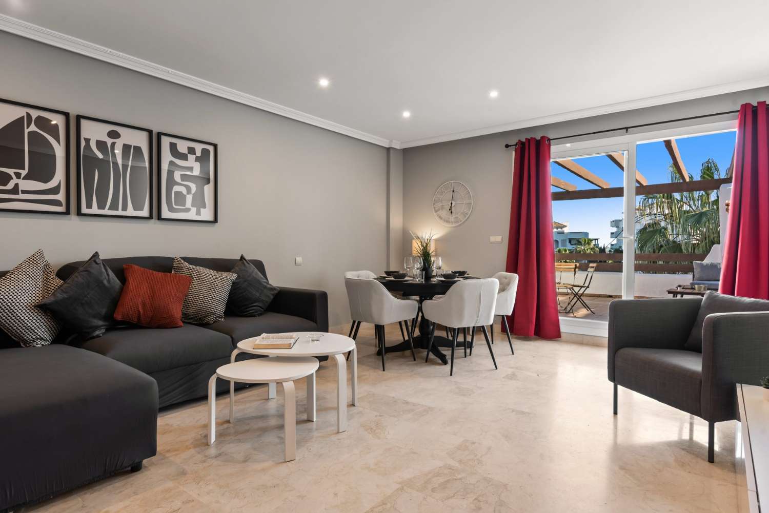 APARTAMENTO DE 2 DORMITORIOS EN SELWO HILLS, ESTEPONA