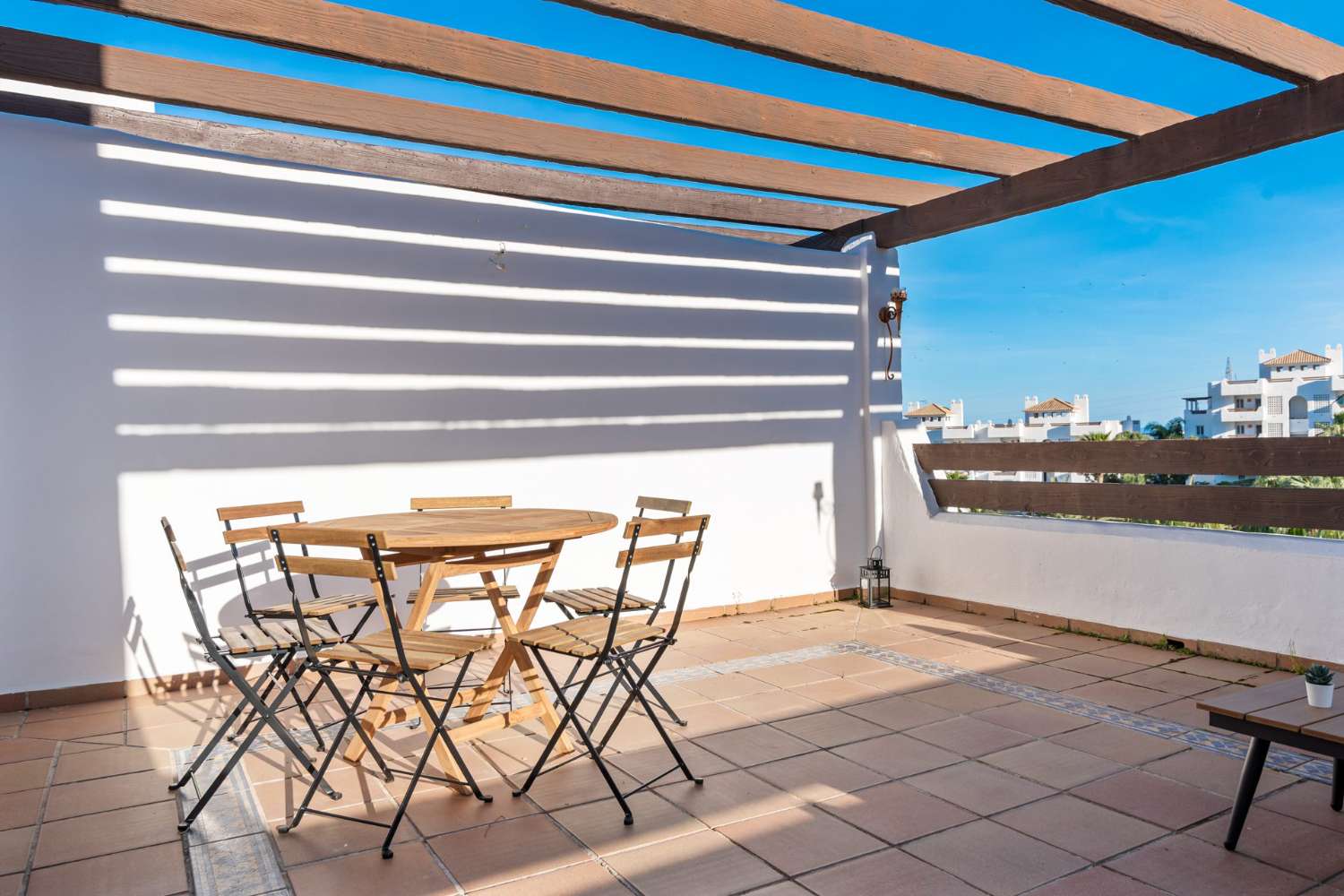 APARTAMENTO DE 2 DORMITORIOS EN SELWO HILLS, ESTEPONA
