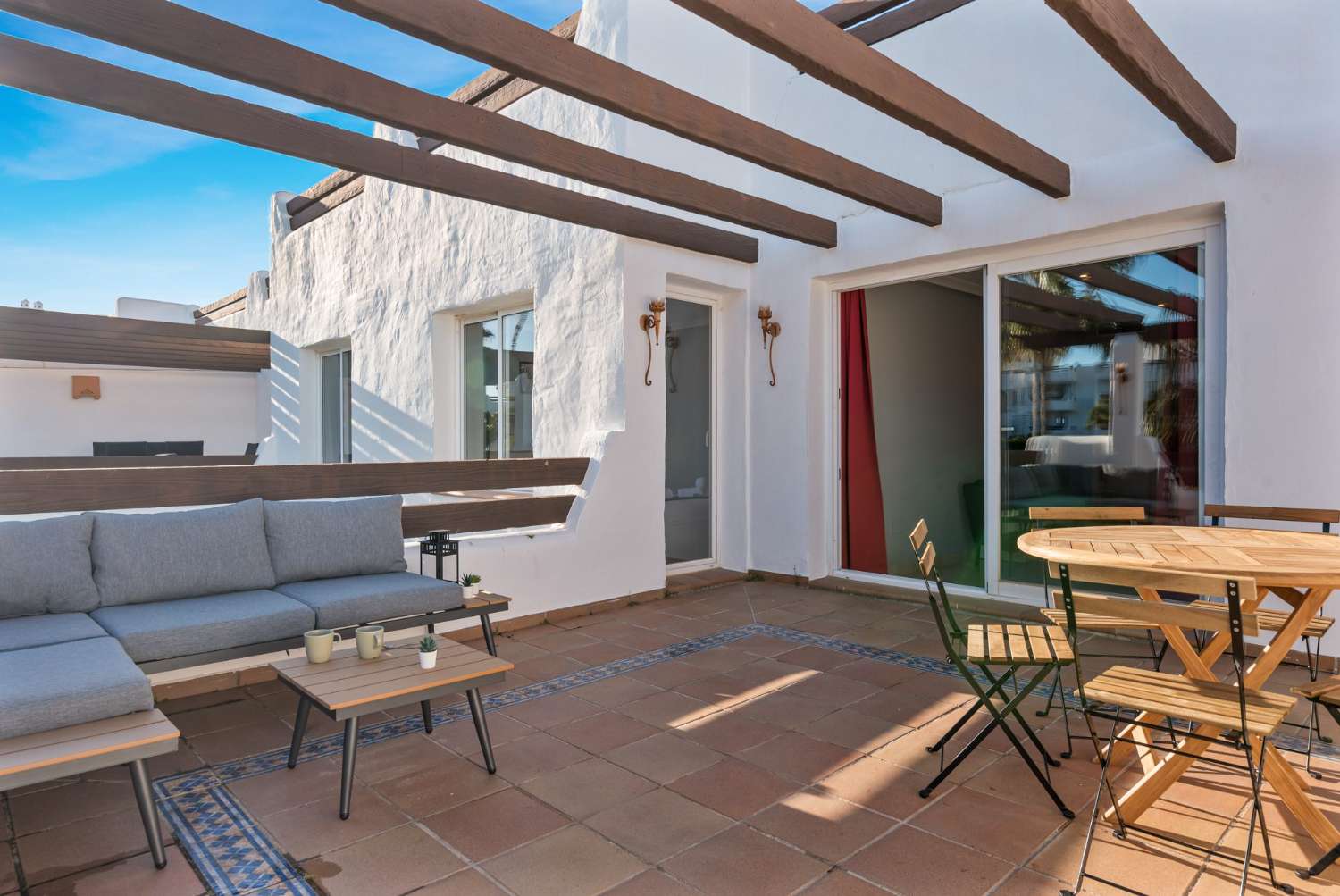 APARTAMENTO DE 2 DORMITORIOS EN SELWO HILLS, ESTEPONA