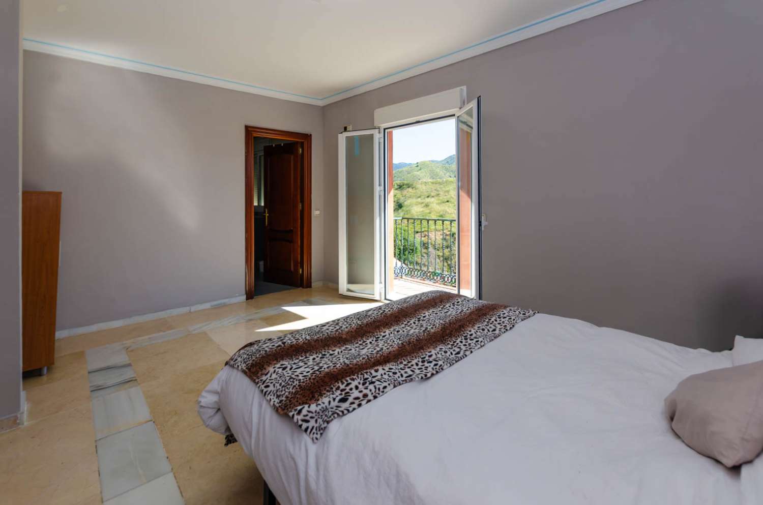 Atemberaubendes Haus zum Verkauf in Ciudad Jardín, Málaga.