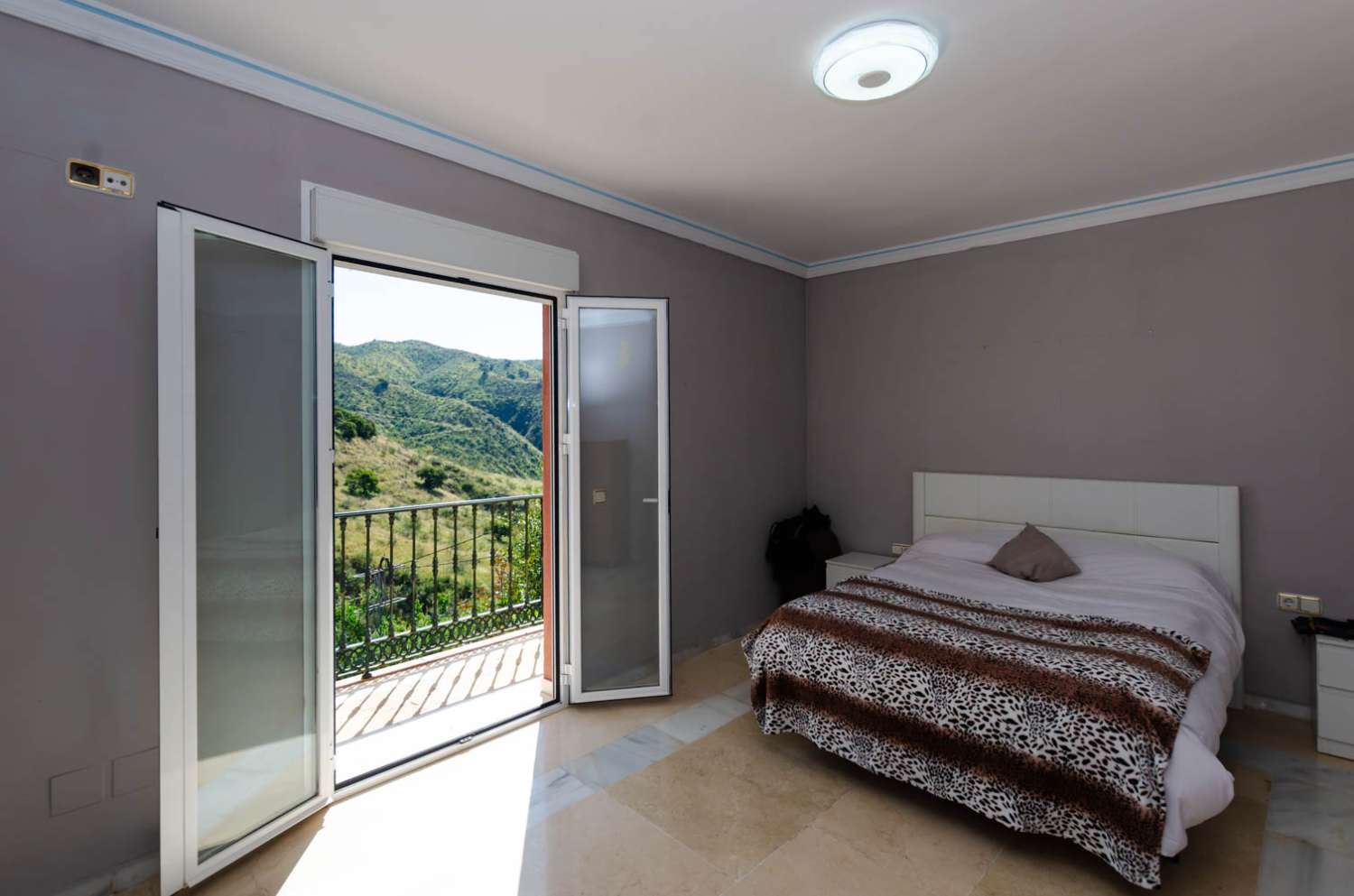 Atemberaubendes Haus zum Verkauf in Ciudad Jardín, Málaga.