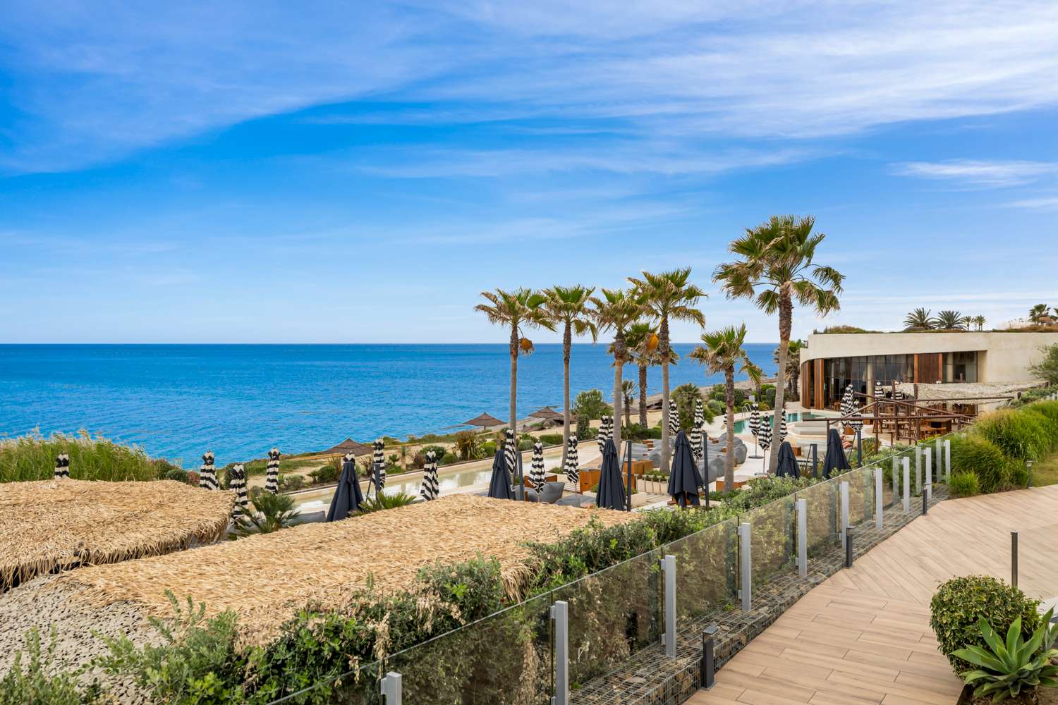 Exquisito apartamento en primera línea de playa en The Edge, Estepona