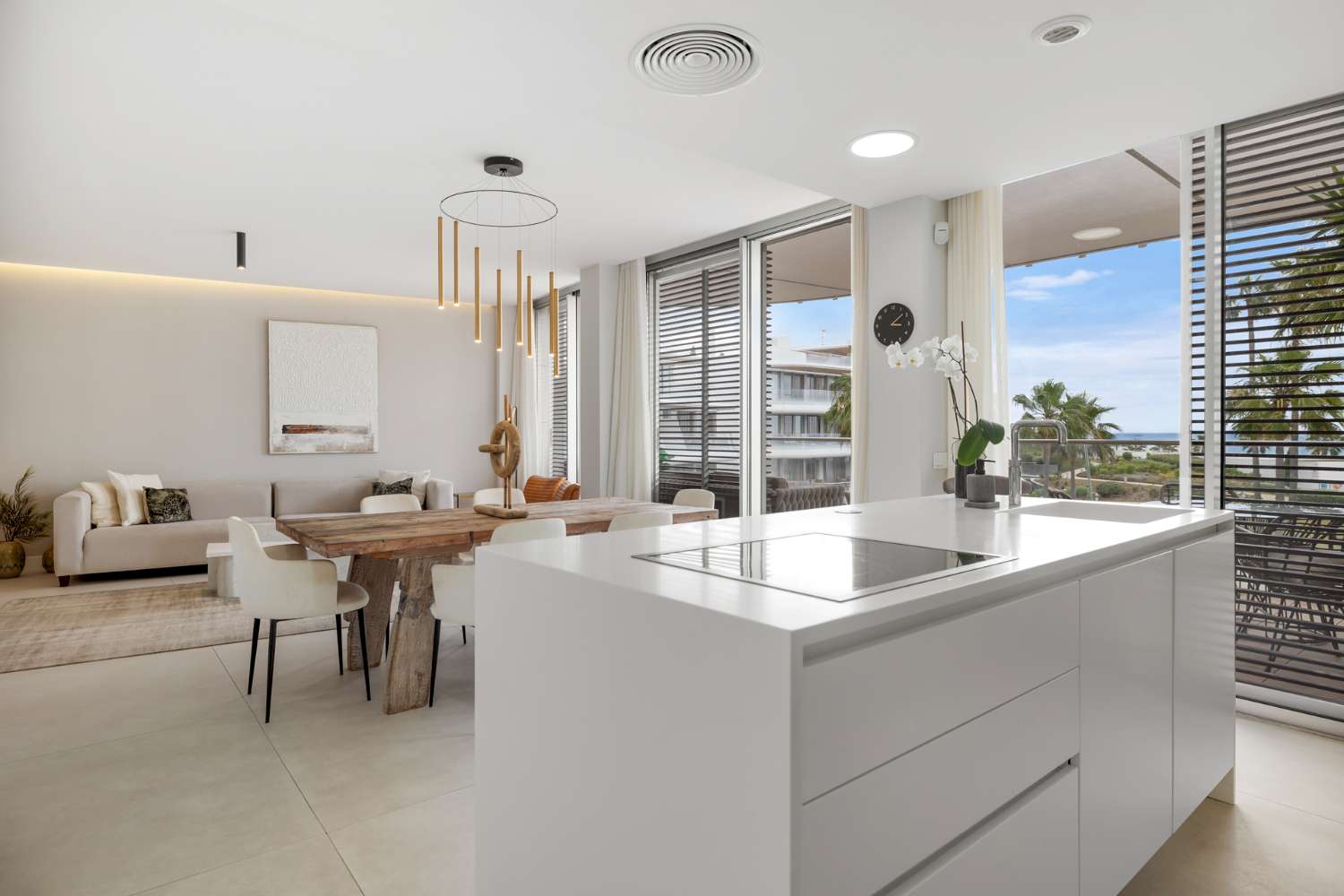 Exquisito apartamento en primera línea de playa en The Edge, Estepona