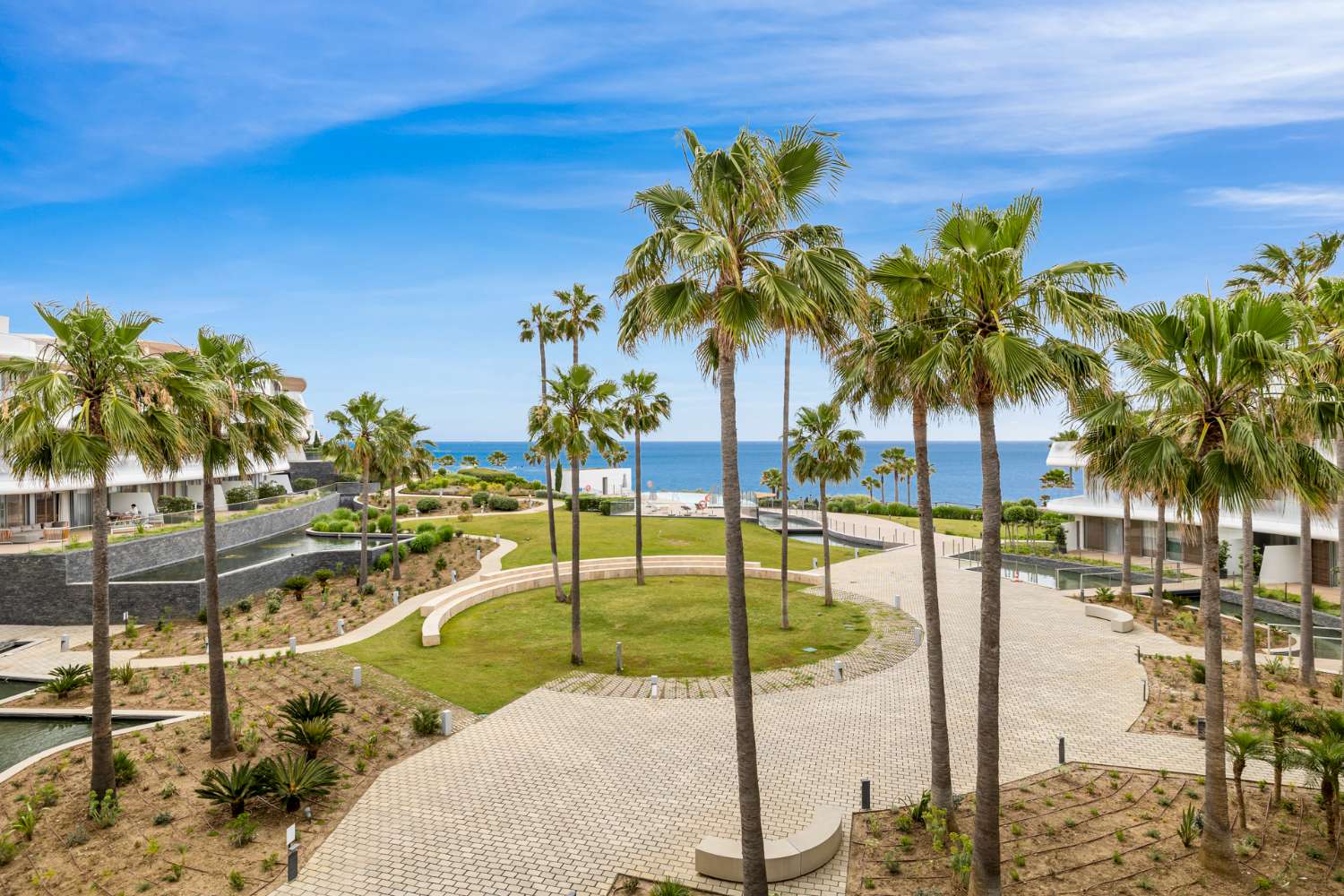 Exquisito apartamento en primera línea de playa en The Edge, Estepona