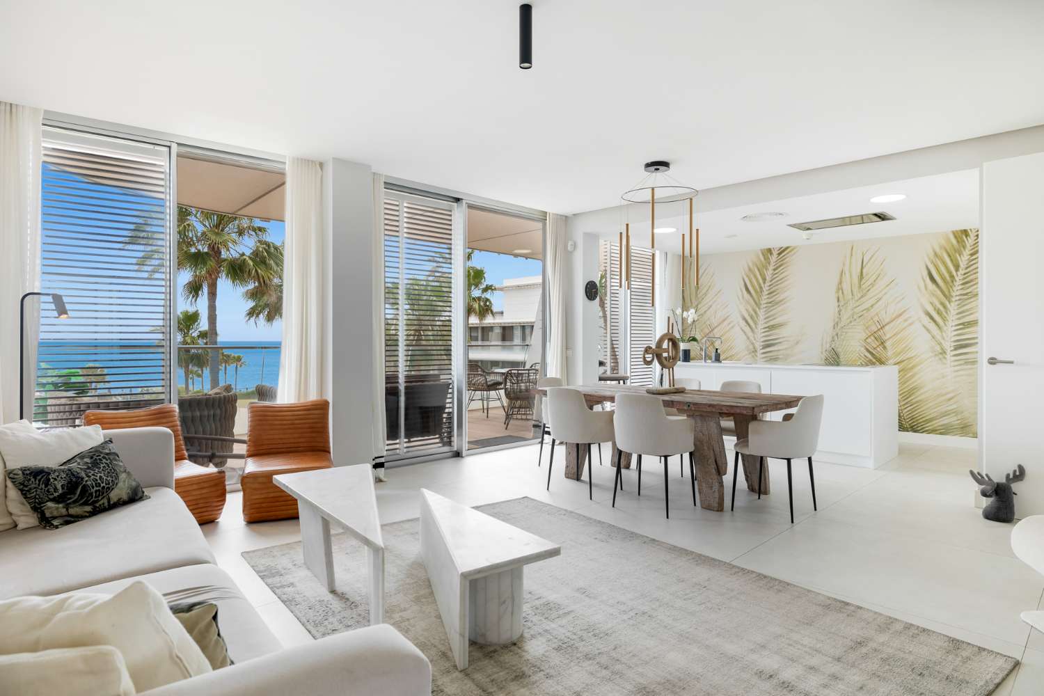 Exquisito apartamento en primera línea de playa en The Edge, Estepona