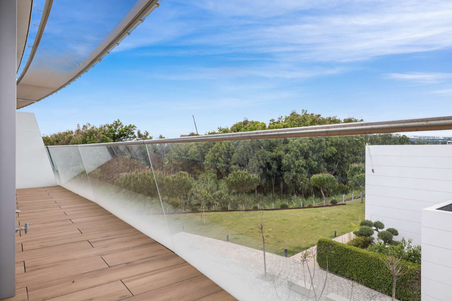 Exquisito apartamento en primera línea de playa en The Edge, Estepona