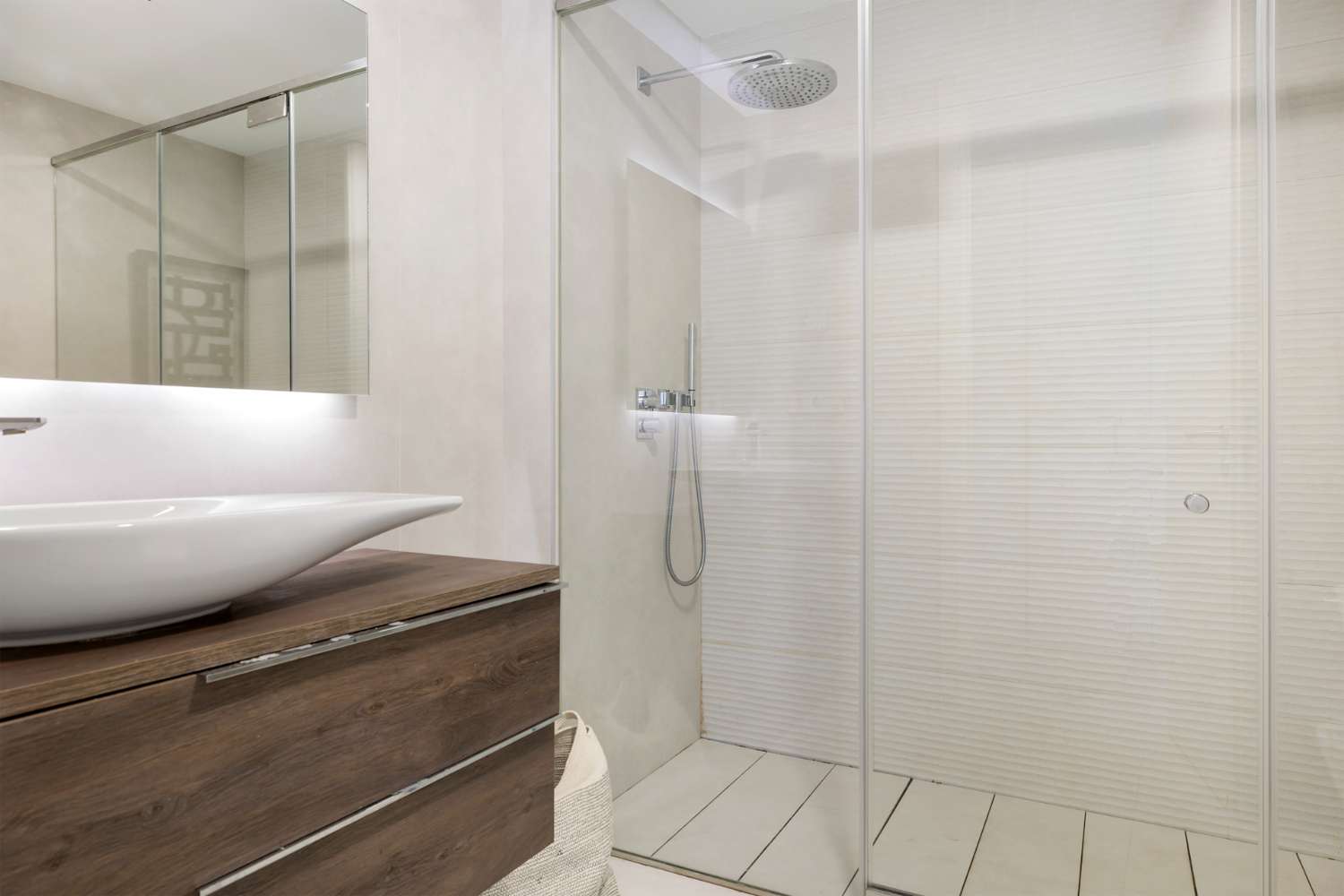 Exquisito apartamento en primera línea de playa en The Edge, Estepona