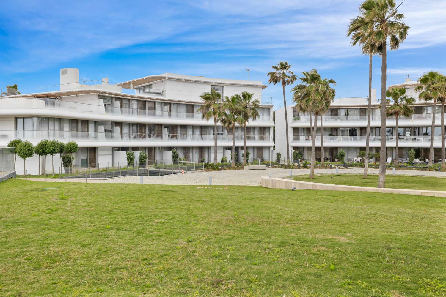Exquisito apartamento en primera línea de playa en The Edge, Estepona