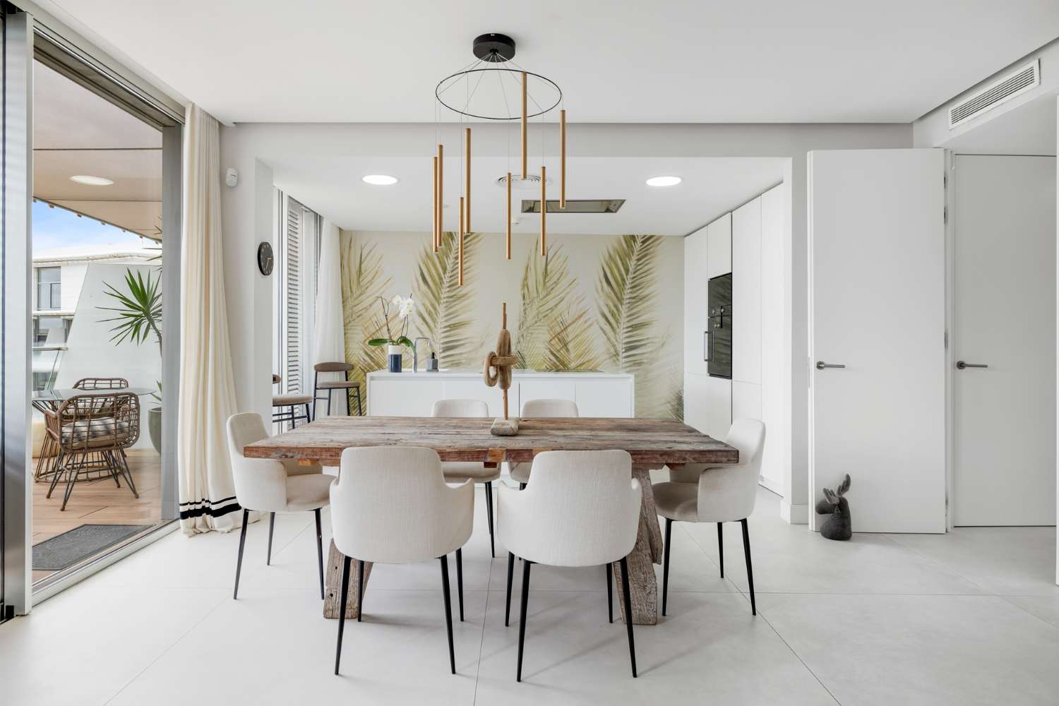 Exquisito apartamento en primera línea de playa en The Edge, Estepona