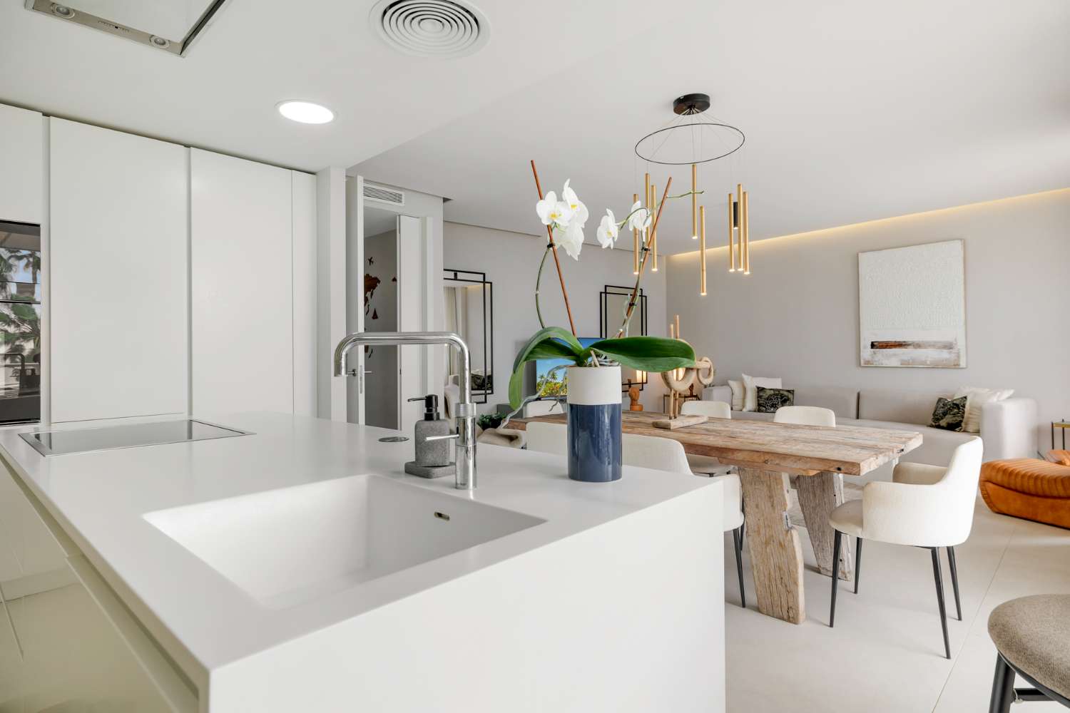 Exquisito apartamento en primera línea de playa en The Edge, Estepona