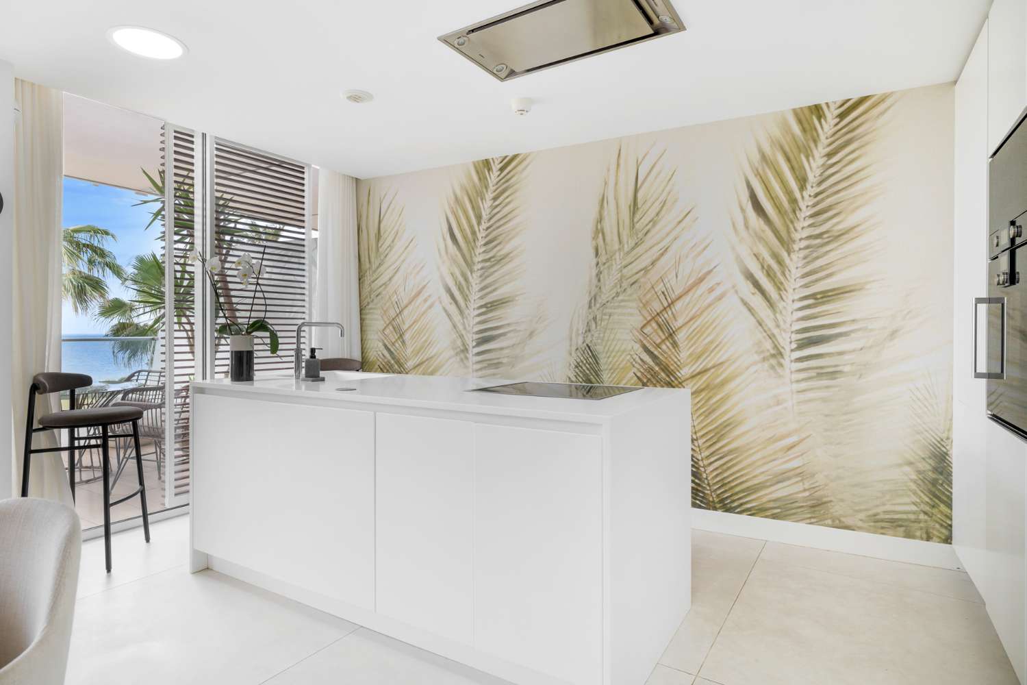 Exquisito apartamento en primera línea de playa en The Edge, Estepona