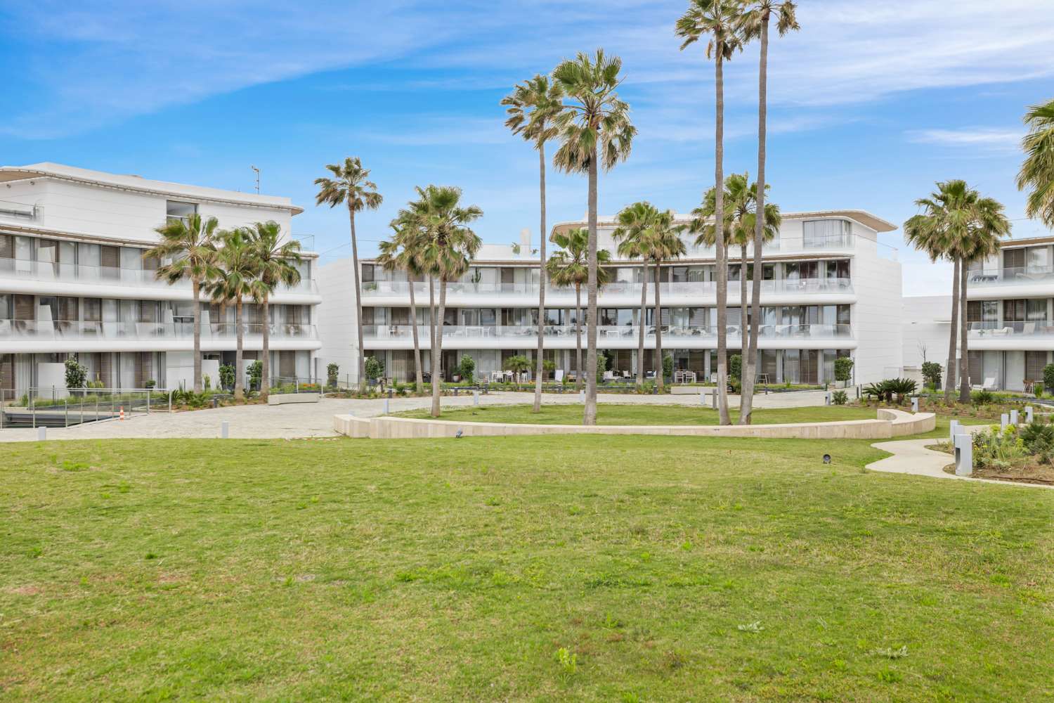 Exquisito apartamento en primera línea de playa en The Edge, Estepona