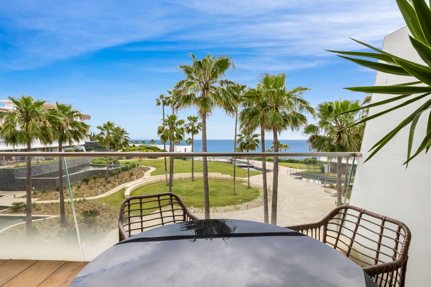 Exquisito apartamento en primera línea de playa en The Edge, Estepona