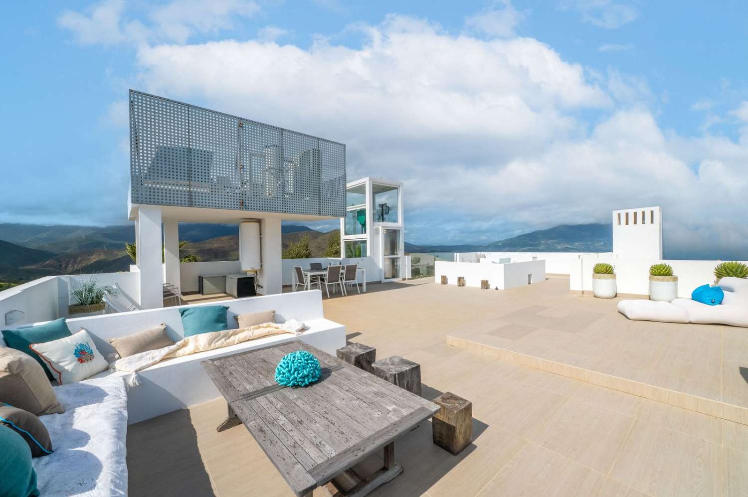 Una villa excepcional en La Mairena -Ojen -Marbella