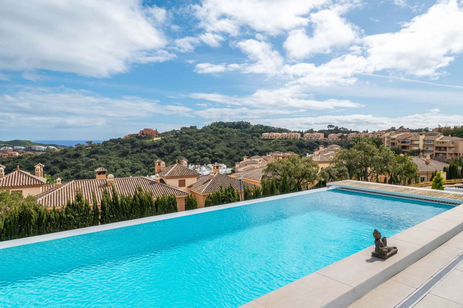 Una villa excepcional en La Mairena -Ojen -Marbella