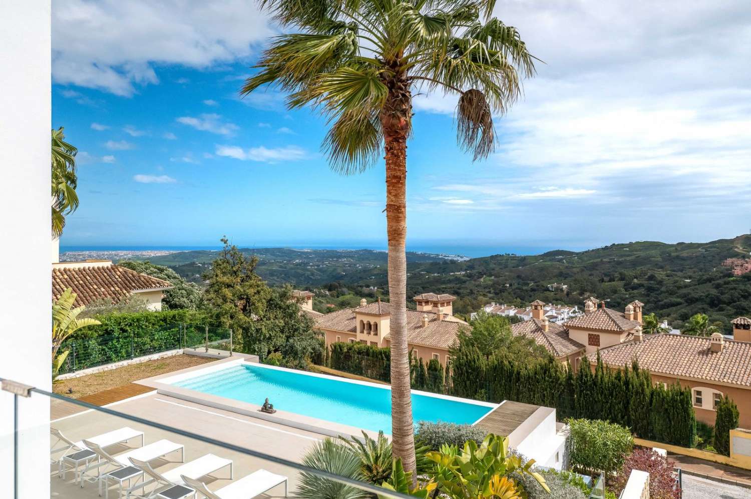 Una villa excepcional en La Mairena -Ojen -Marbella