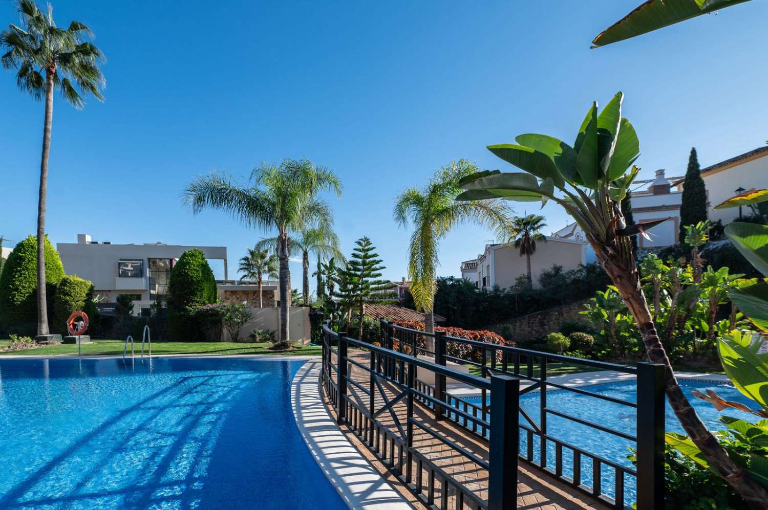 Un apartamento de ensueño en el corazón del codiciado Valle del Golf de Marbella.